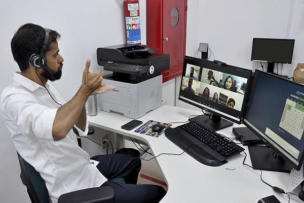 Cejusc realiza 1ª audiência em que uma das partes é pessoa surda